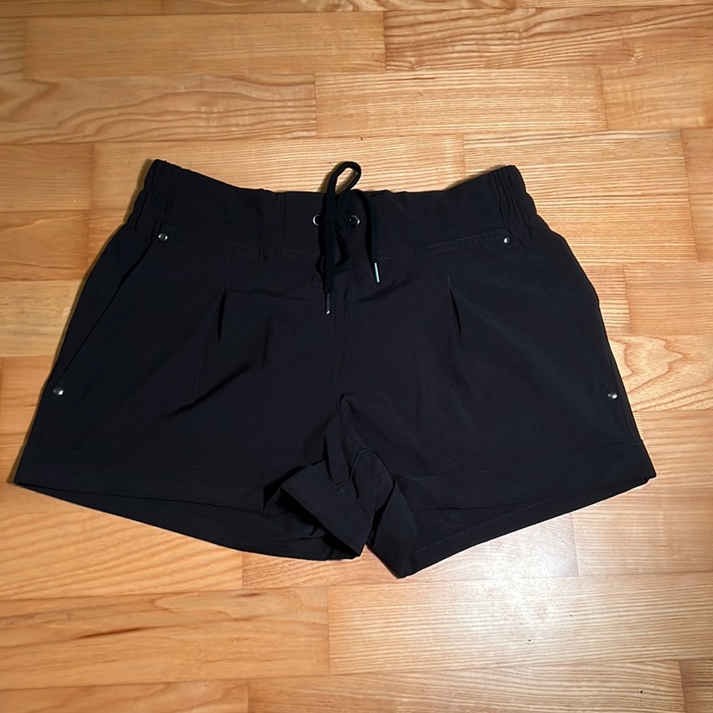 Black active shorts